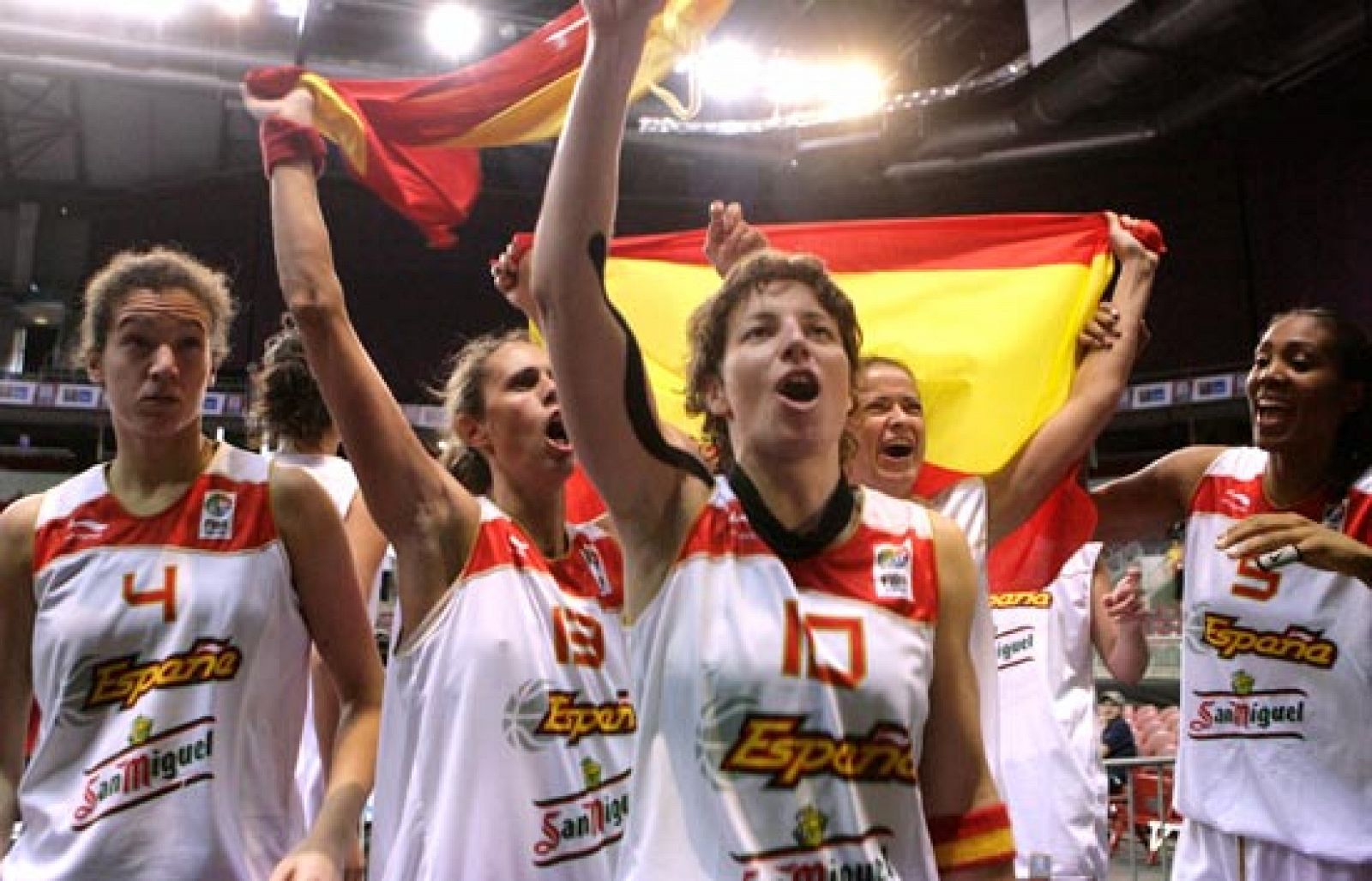 Las españolas consiguen el bronce en el Eurobasket de Letonia tras derrotar a Bielorrusia por 63-56. 