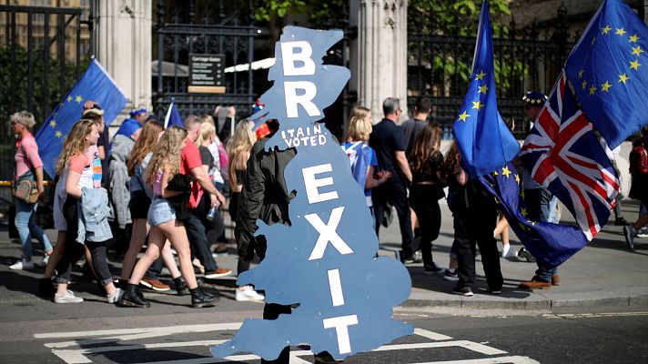 Telediario 1 - Tres años después, un Brexit duro es la opción que gana peso
