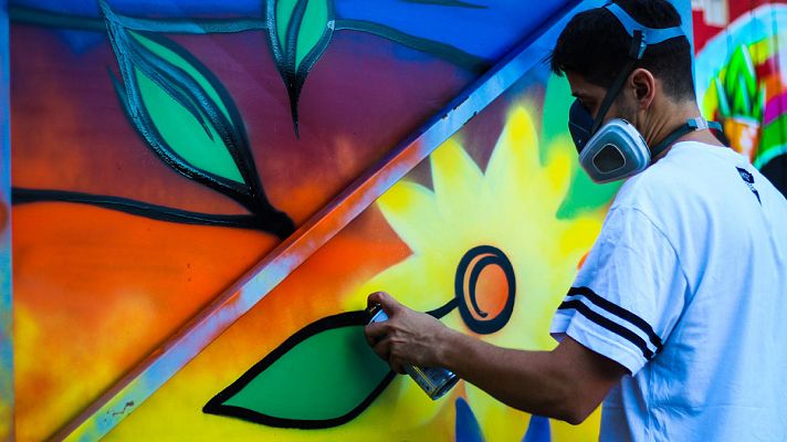 El arte urbano convierte en lienzo las calles de un suburbio de Johannesburgo 