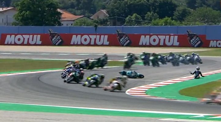  - Siete caídas en una vuelta en la carrera de Supersport300