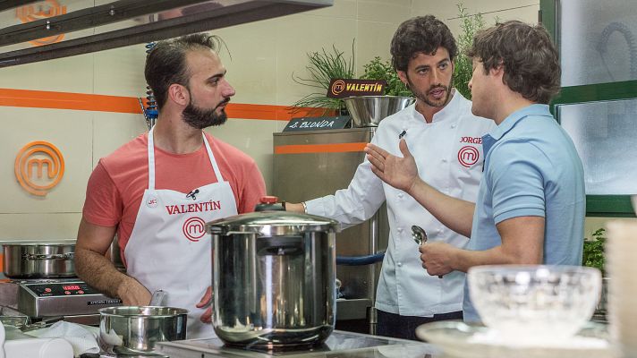 MasterChef - Valentín se despista con la visita de Jorge Brazález