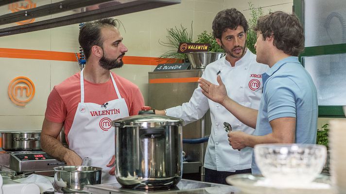 Valentín se despista con la visita de Jorge Brazález