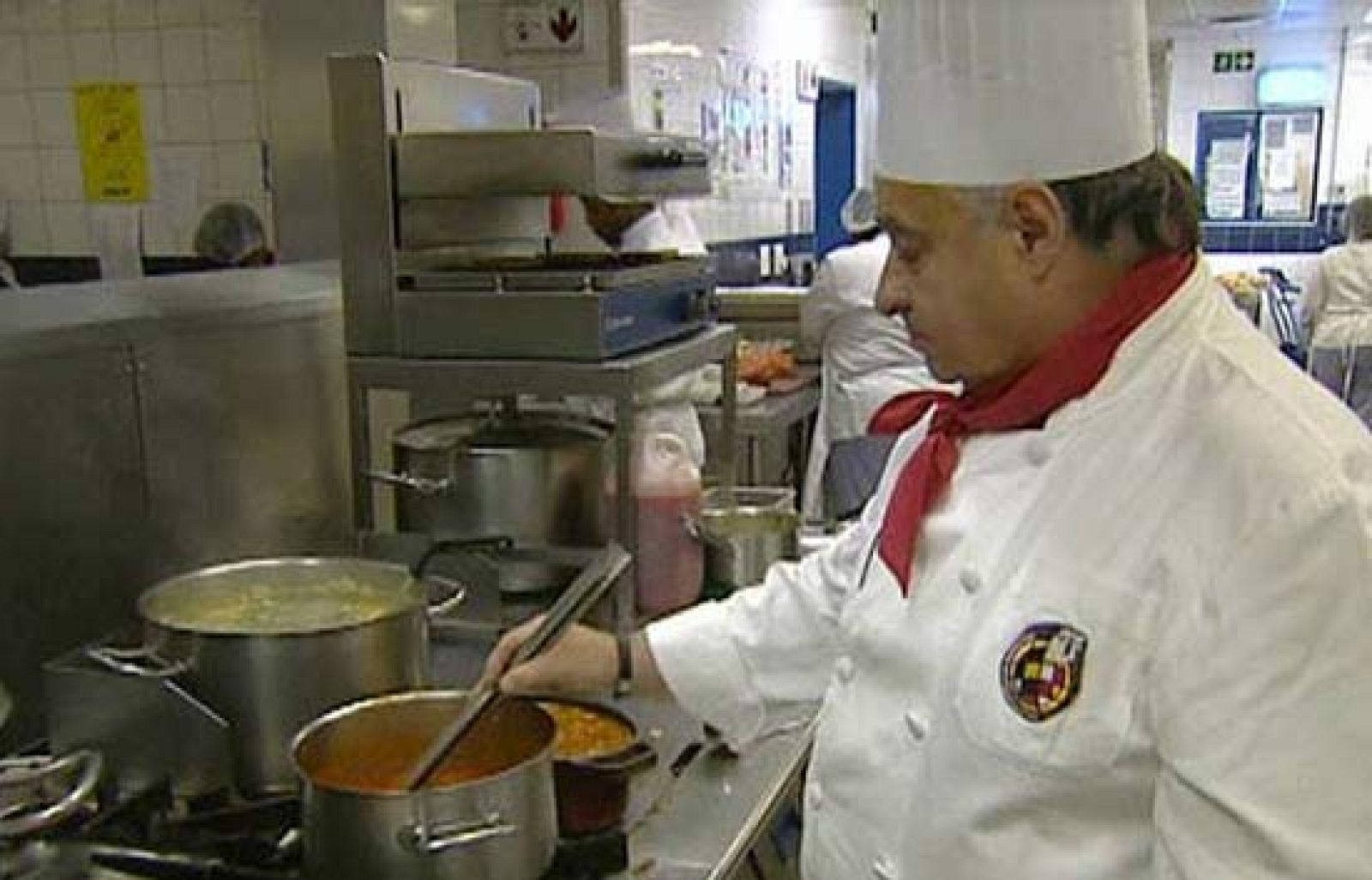 ¿Qué come la 'roja'? | Ver