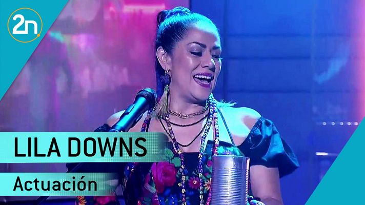 La 2 Noticias - Lila Downs canta "Cariñito"