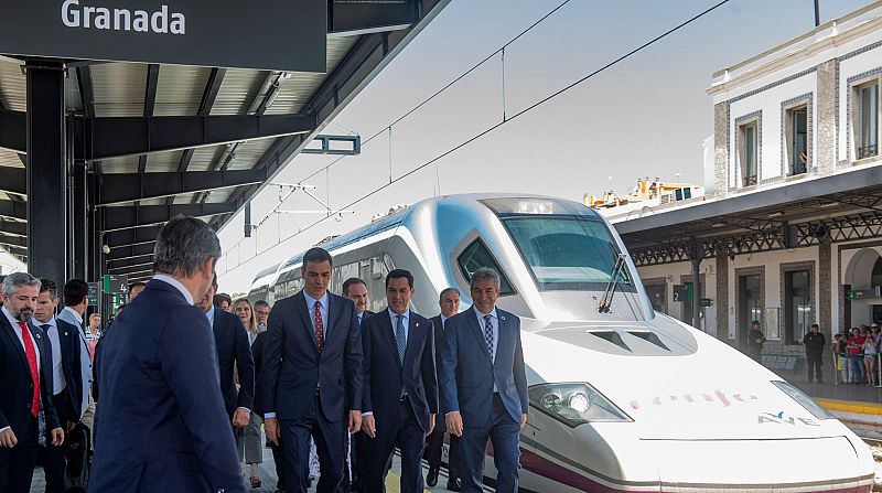 El AVE Madrid-Granada realiza su viaje inaugural tras una década de obras