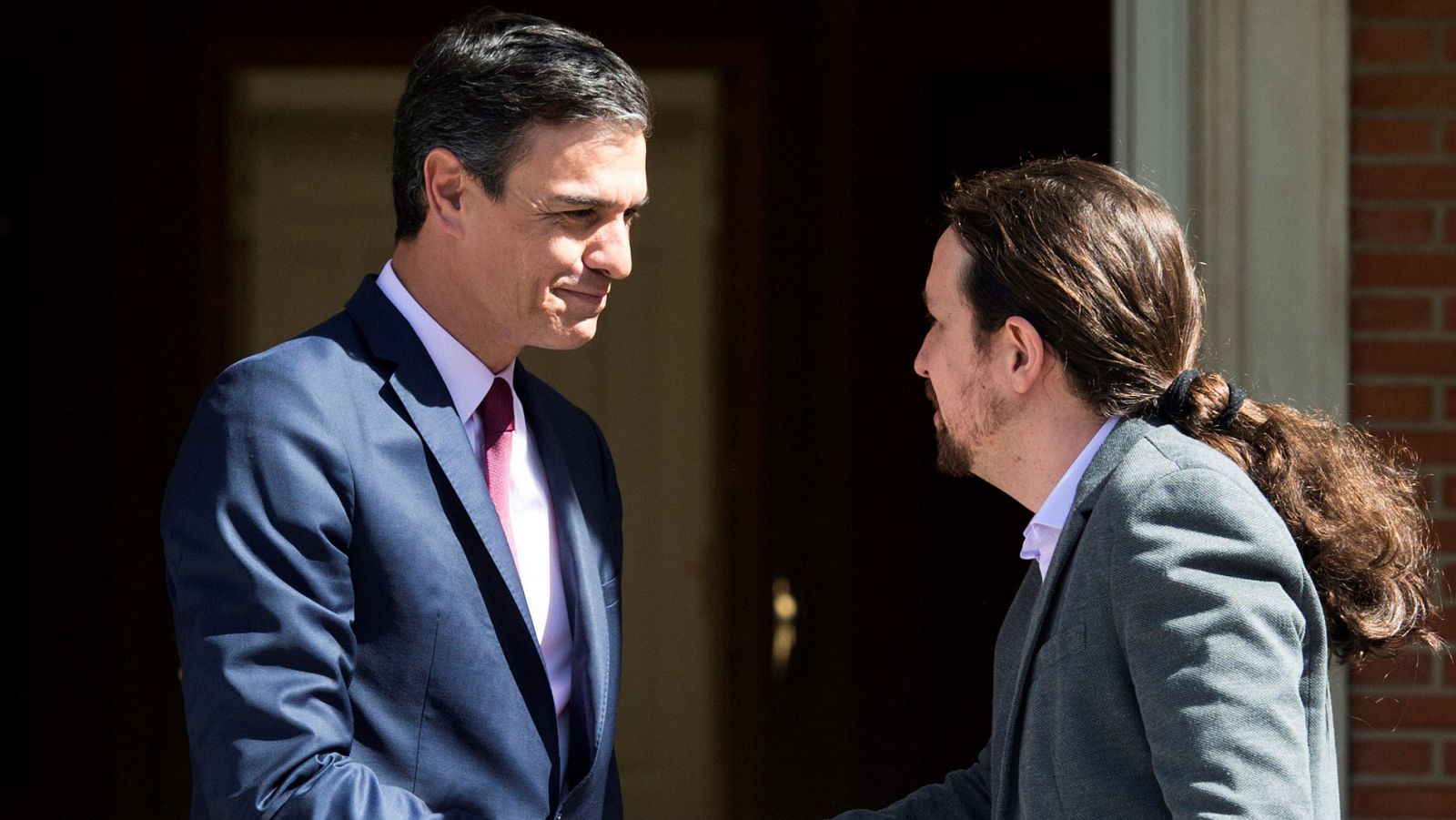 Resultado de imagen para Fotos de la reuniÃ³n hoy de SÃ¡nchez e Iglesias