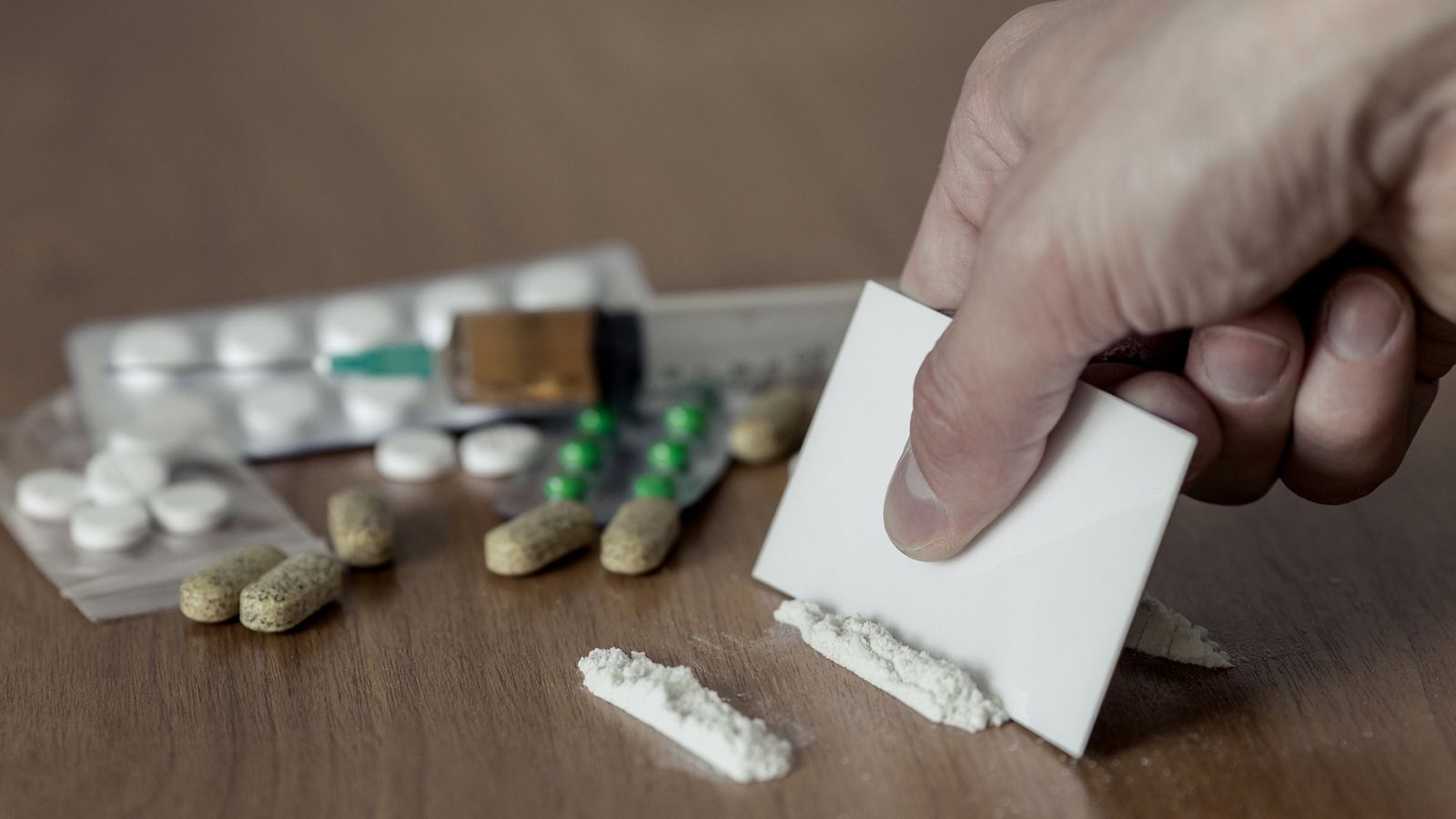 Telediario 1: Las drogas causan más muertes que nunca y su mercado ilegal sigue expandiéndose, según la ONU | RTVE Play