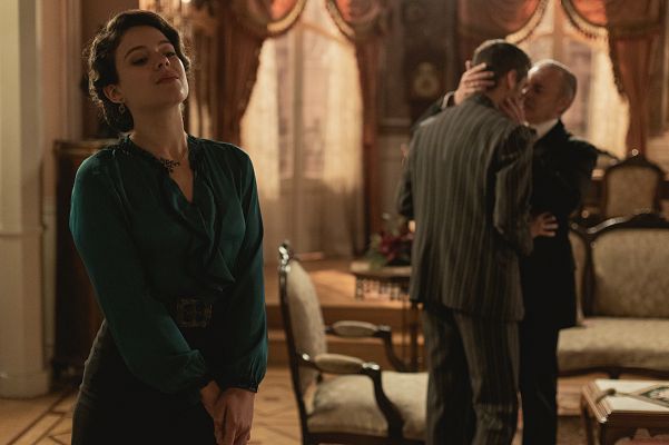 Acacias 38 - El hombre misterioso ha resultado ser Eladio, el amante de Alfredo