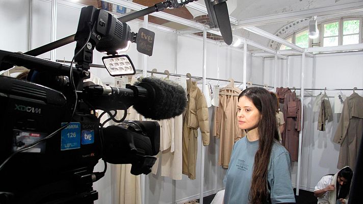 Sonia Carrasco debuta en 080 Barcelona Fashion con su moda ecológica. 