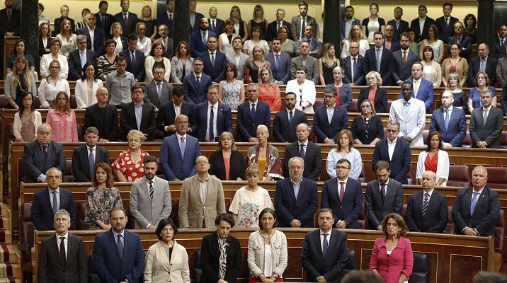 Telediario 1 - El Congreso homenajea a las víctimas del terrorismo, que exigen que no se "blanquee" el relato de los asesinos
