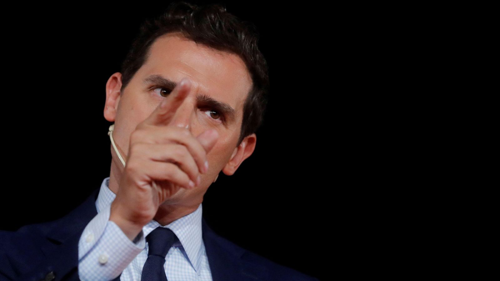 Rivera rechaza las presiones de "Sánchez y sus tentáculos" para abstenerse en la investidura