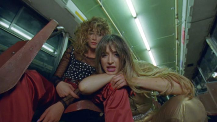 D Corazón - Aitana y Lola Índigo estrenan el videoclip de "Me Quedo"