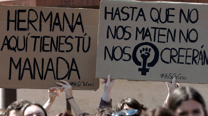 La víctima de 'La Manada' asegura en una carta que el  proceso ha sido "largo, intenso y agotador"