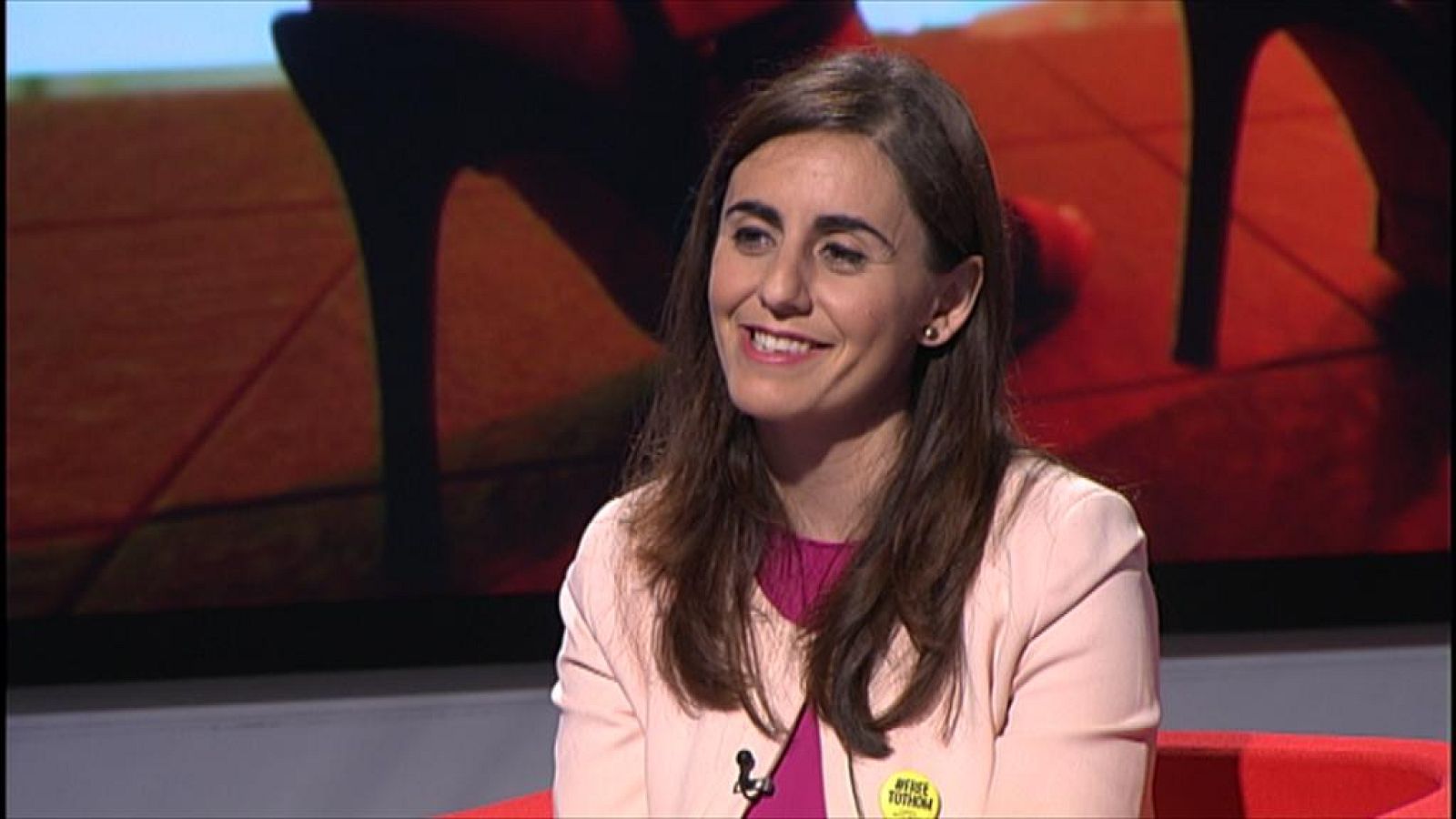 Lluís Falgàs entrevista la presidenta de l'Institut Català de les Dones, Núria Balada, al programa Aquí Parlem