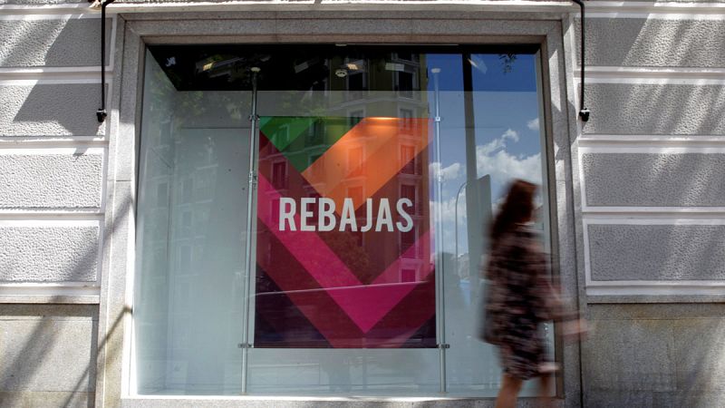 El grueso de los comercios inician las rebajas