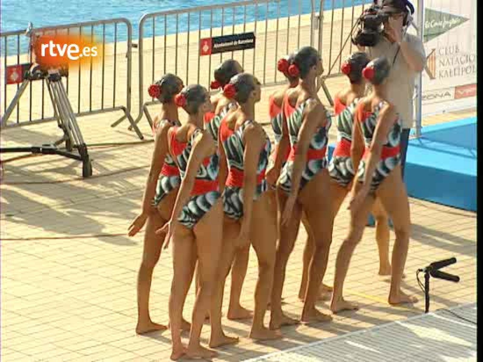El equipo de natación sincronizada enseñó en el Torneo Ciutat de Barcelona el ejercicio libre que realizará en el Mundial de Natación de Roma.