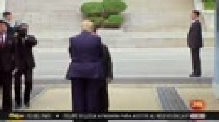 Informativo 24h - Donald Trump protagoniza un hecho histórico, cargado de simbolismo, e invita a Kim a a la Casa Blanca