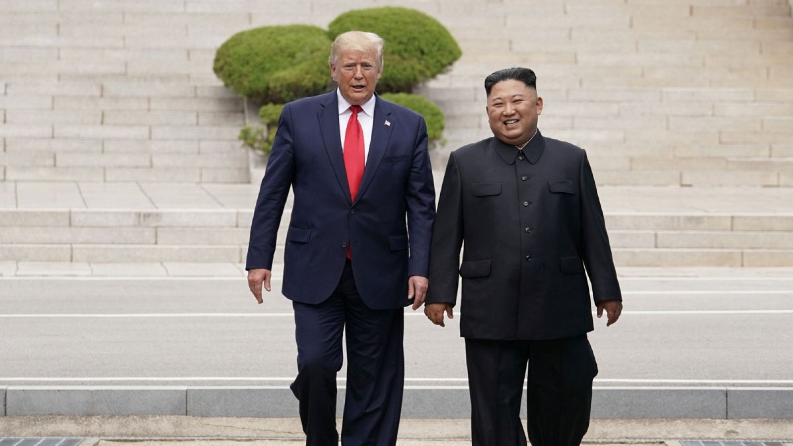 Telediario 1: Trump, primer presidente estadounidense en entrar en Corea del Norte: "Es un gran día para el mundo" | RTVE Play