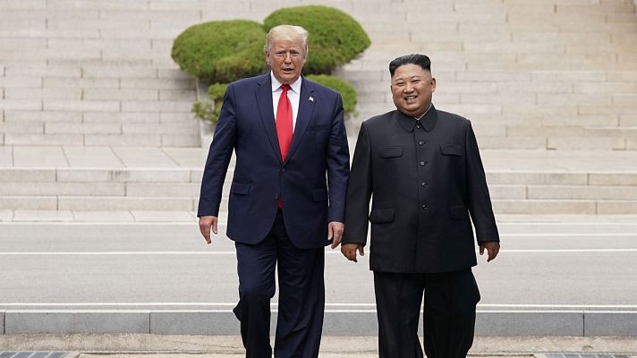 Telediario 1 - Trump, primer presidente estadounidense en entrar en Corea del Norte: "Es un gran día para el mundo"