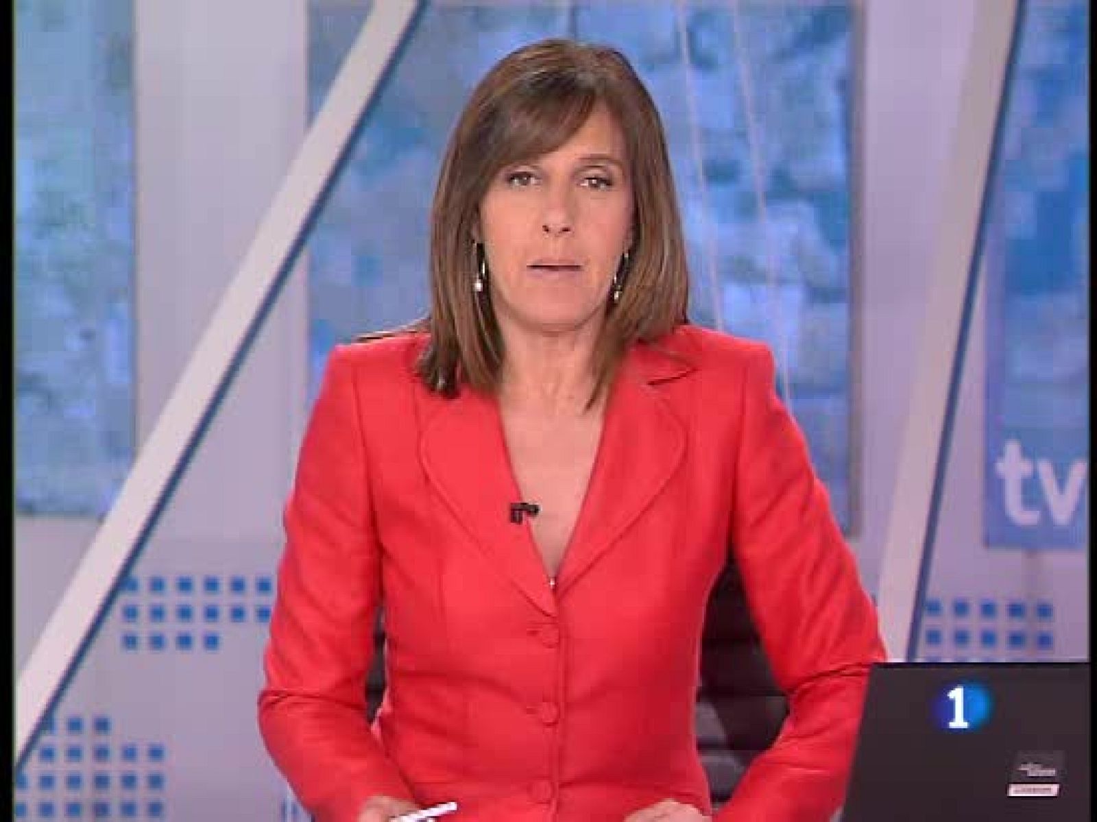 En vísperas de que se debata en el Congreso sobre el techo de los presupuestos para el próximo año, los socialistas e Izquierda Unida han alcanzado esta mañana un acuerdo en el que se apuntan algunas de las medidas fiscales que podrían recoger esos presupuestos. El objetivo es que los efectos de la crisis no recaigan sobre los más débiles.