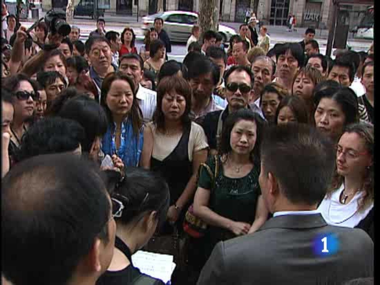 Los Mossos detuvieron a 77 ciudadanos chinos que dirigían 72 talleres, por un presunto delito contra los derechos de los trabajadores. 