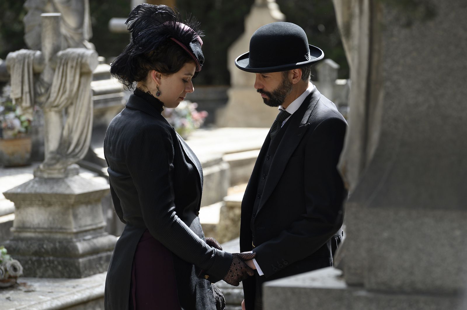 Acacias 38 - Genoveva y Felipe se encuentran en el cementerio - rtve.es | Ver