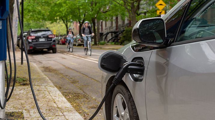 Telediario 1 - Los coches eléctricos tendrán que hacer algo de ruido a partir de 2021
