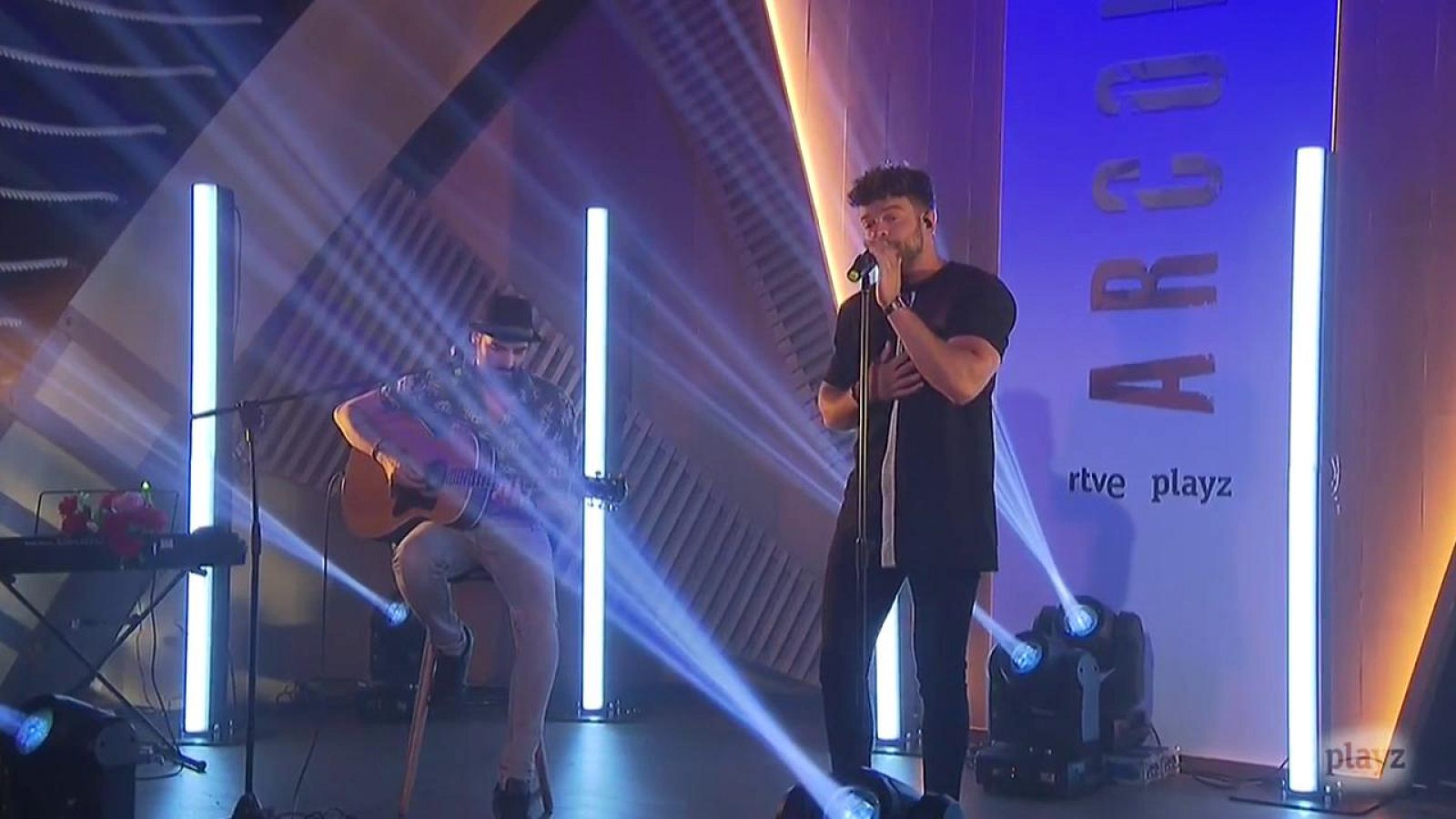 Ricky Merino interpreta "A mi manera"