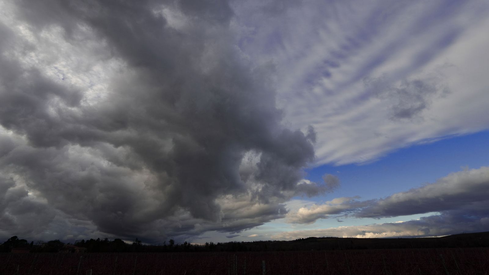 El tiempo: Posibilidad de chubascos y tormentas fuertes en Pirineos | RTVE Play