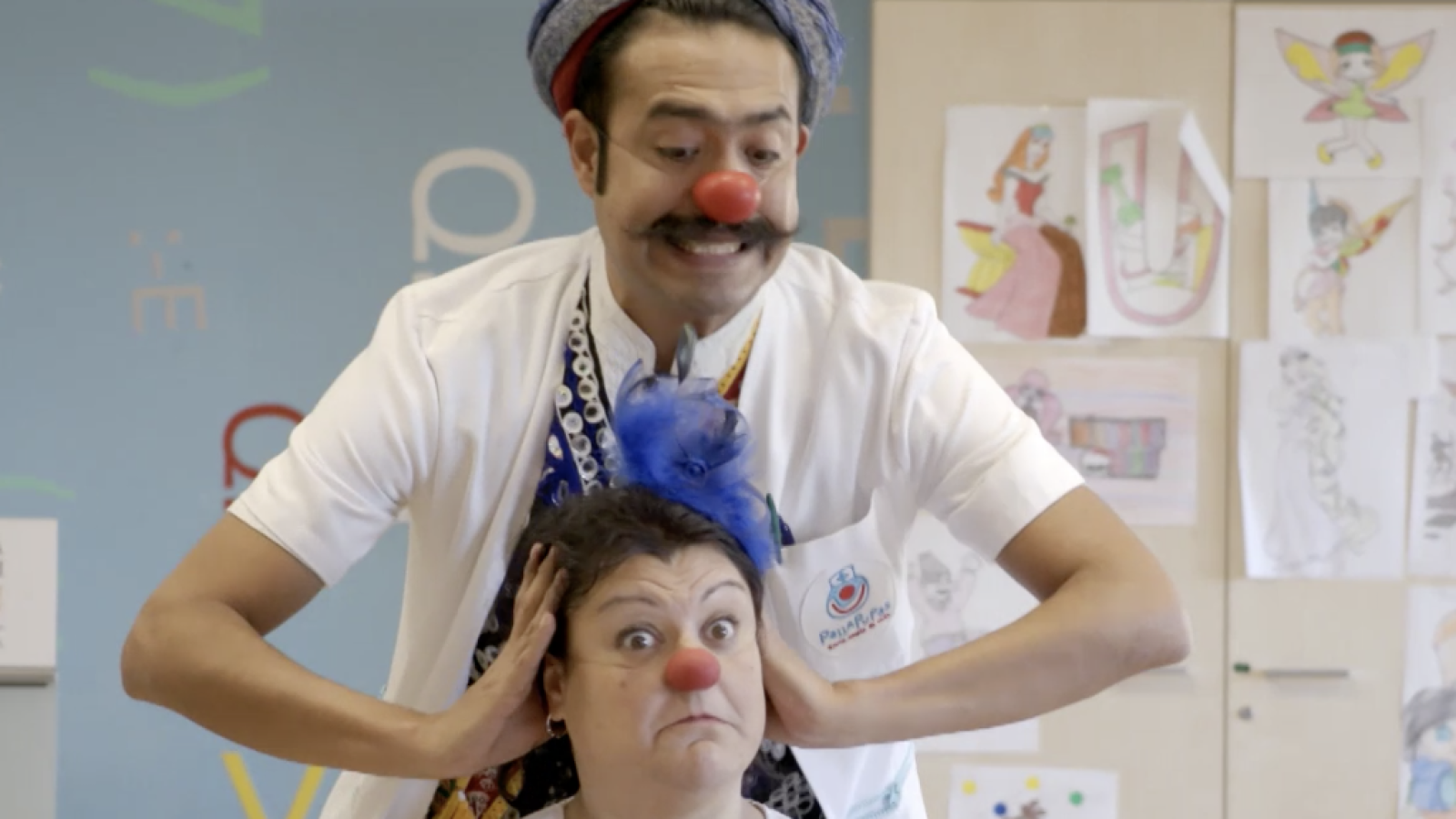 De seda y hierro - No me hagas reír - Lengua de signos - Ver ahora