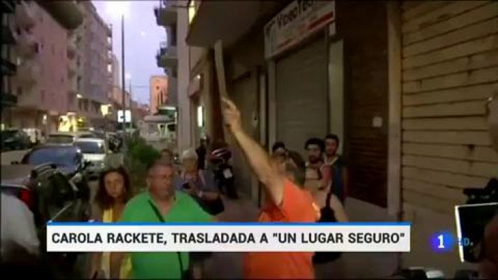 Telediario 1 - La capitana del Sea Watch, trasladada a un "lugar secreto y seguro" tras recibir amenazas