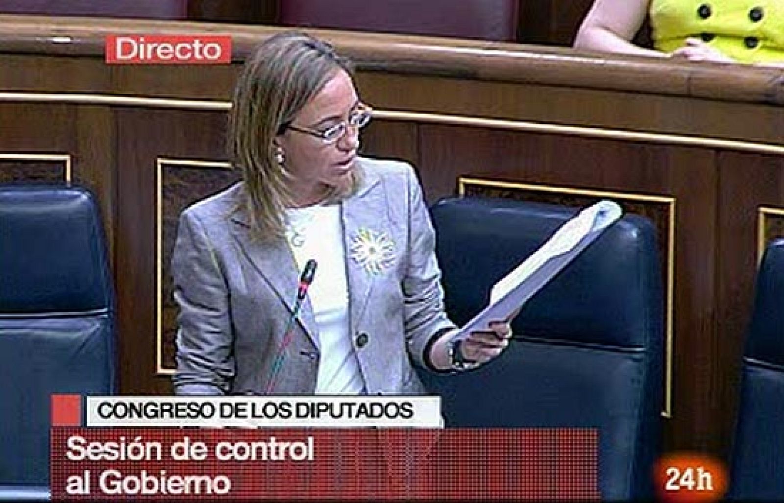 La ministra de Defensa, Carme Chacón, ha anunciado que ha pedido "una información completa y reservada" sobre todas las circunstancias y hechos que rodean las acusaciones sobre la gestión de Alberto Saiz al frente del Centro Nacional de Inteligencia (CNI). 