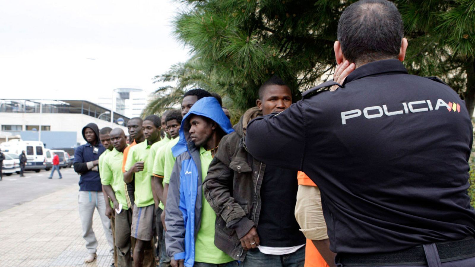 Decenas de refugiados sin plaza de acogida protestan ante la Secretaría de Estado de Migraciones en Madrid | Ver