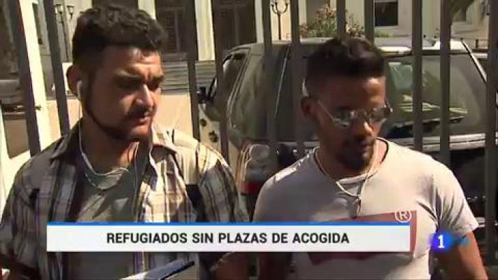 Telediario 1 - Decenas de refugiados sin plaza de acogida protestan ante la Secretaría de Estado de Migraciones en Madrid