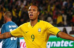Luis Fabiano se defiende de las críticas