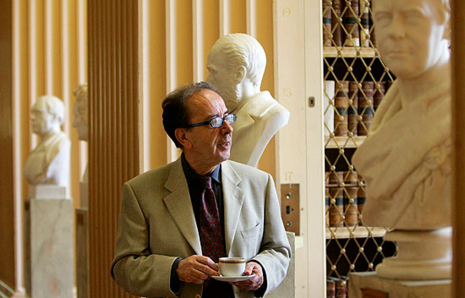El novelista, poeta y ensayista albanés Ismail Kadaré gana el Premio Príncipe de Asturias de las Letras 2009