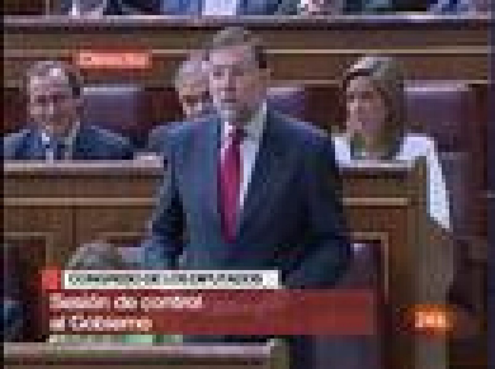 El líder del PP, Mariano Rajoy, ha acusado al presidente del Gobierno, José Luis Rodríguez Zapatero, de no tener un criterio claro en política económica y de "dar banzados continuamente", diciendo una cosa un día "y otra distinta un rato después".  