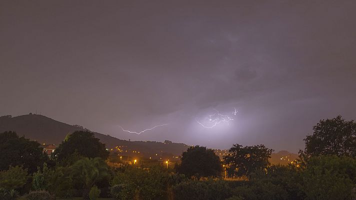 Tormentas en el norte y noroeste peninsular; y calor en Cataluña, Aragón y Baleares