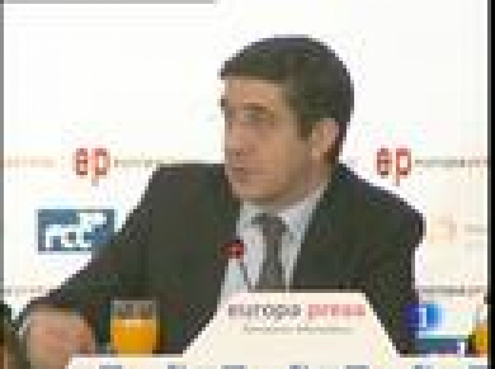 El lehendakari ha insistido en que ETA sólo tiene que tomar una decisión, desaparecer | Ver