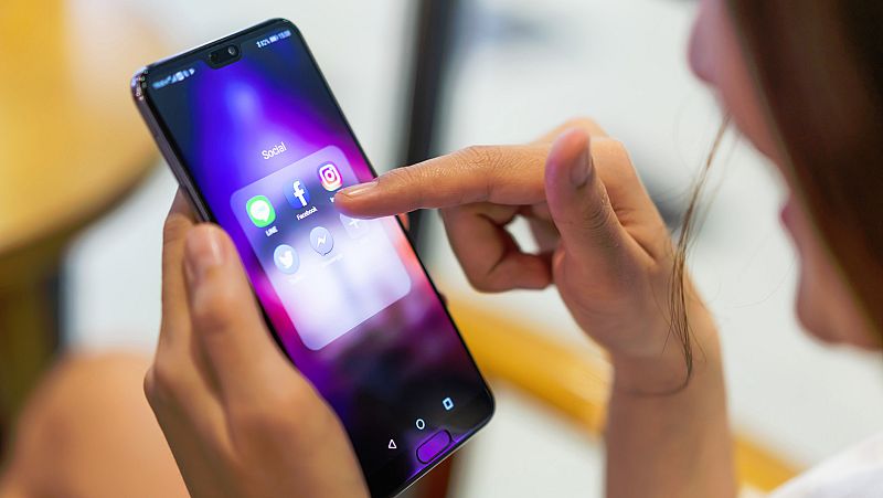 Durante más de ocho horas los usuarios de Whatsapp, Instagram o Facebook han tenido problemas para cargar imágenes y vídeo. Es la tercera caída importante del sistema que tiene Facebook en apenas cuatro meses. En esta ocasión, asegura que el problema