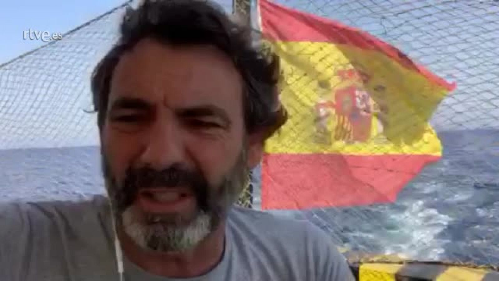 El capitán del Open Arms critica que la política pone vidas en peligro en el mar