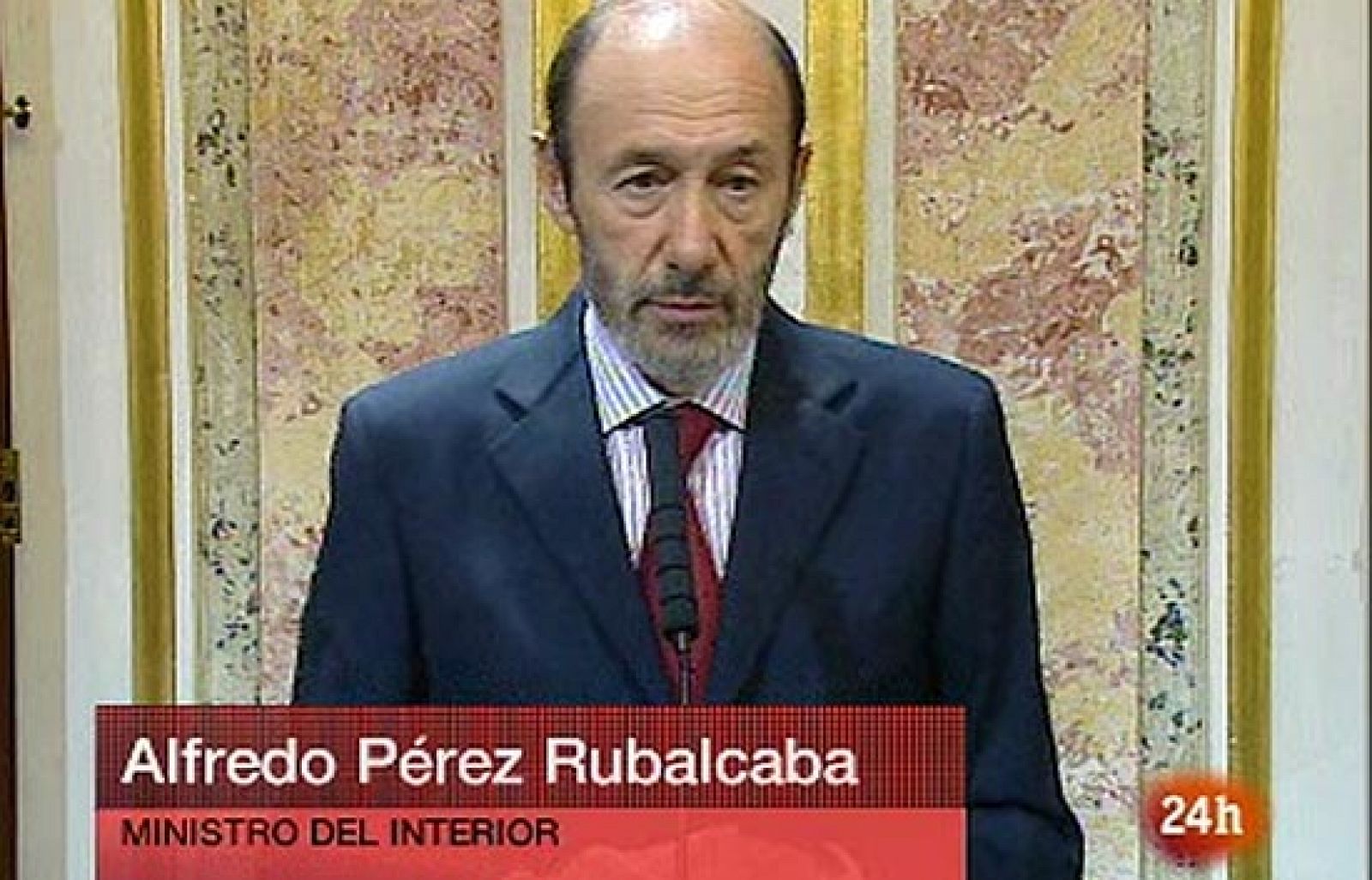 El ministro de Interior, Alfredo Pérez Rubalcaba, ha asegurado que la detención de dos presuntos etarras en Francia "culmina una semana de éxitos policiales" contra la banda, producto del trabajo de mucho tiempo.