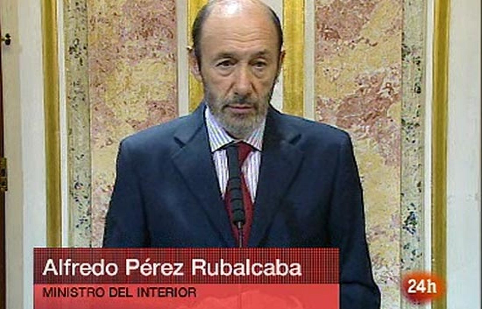 El ministro de Interior, Alfredo Pérez Rubalcaba, ha asegurado que la detención de dos presuntos etarras en Francia "culmina una semana de éxitos policiales" contra la banda, producto del trabajo de mucho tiempo.