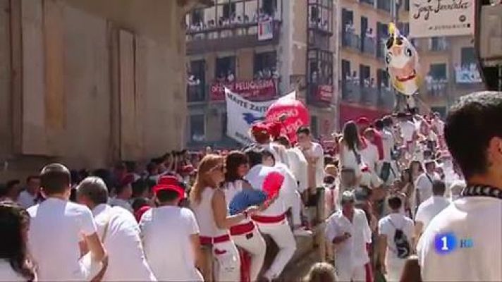 Telediario 1 - El blanco y el rojo inundan las calles de Pamplona