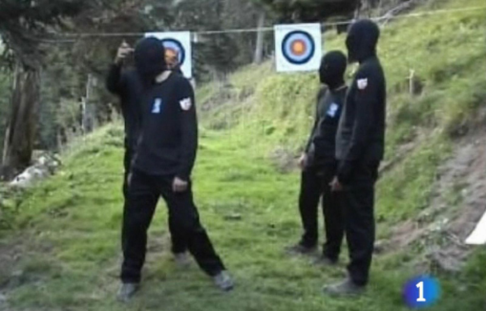 ETA señala entre sus objetivos al PNV y reconoce su fracaso para parar el Tren de Alta velocidad. | Ver