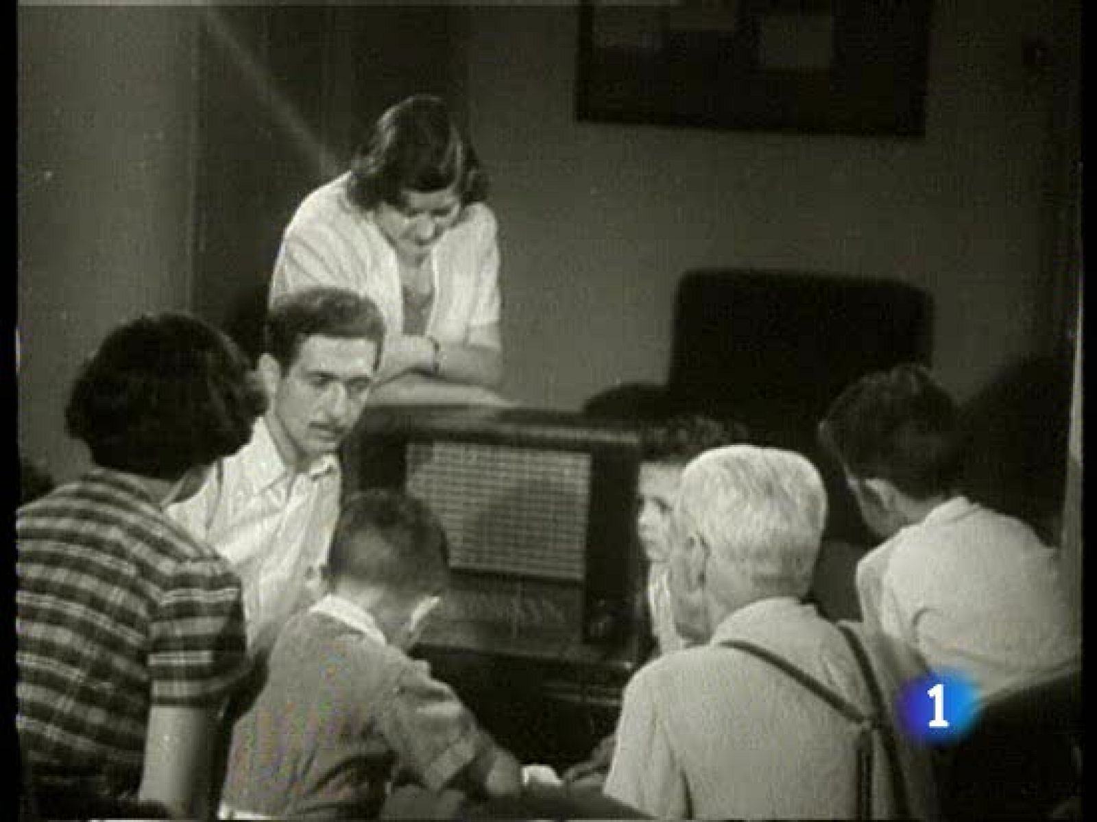 Hay momentos de la historia de nuestro país que no podrían explicarse sin Radio Nacional de España | Ver