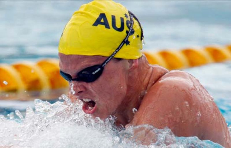 La nadadora australiana Leisel Jones critica la introducción de los bañadores 100% de poliuterano y confirma que no participará en los Mundiales de Roma 09. 