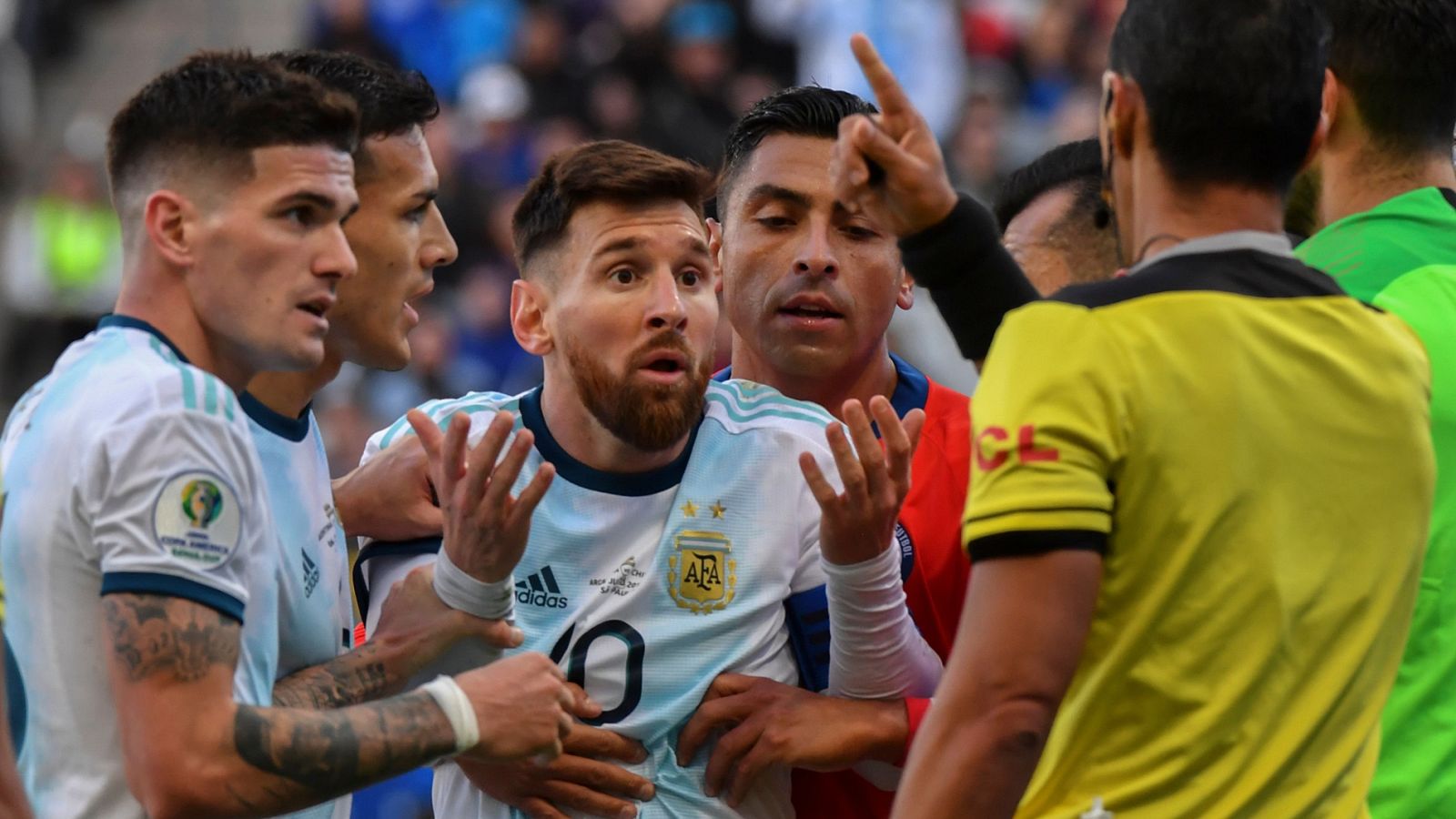 Messi clama contra "los árbitros y la corrupción" de la Copa América