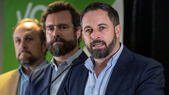 Telediario 1 - Abascal exige una reunión con Casado y Rivera y amenaza con apoyar sólo gobiernos del PP
