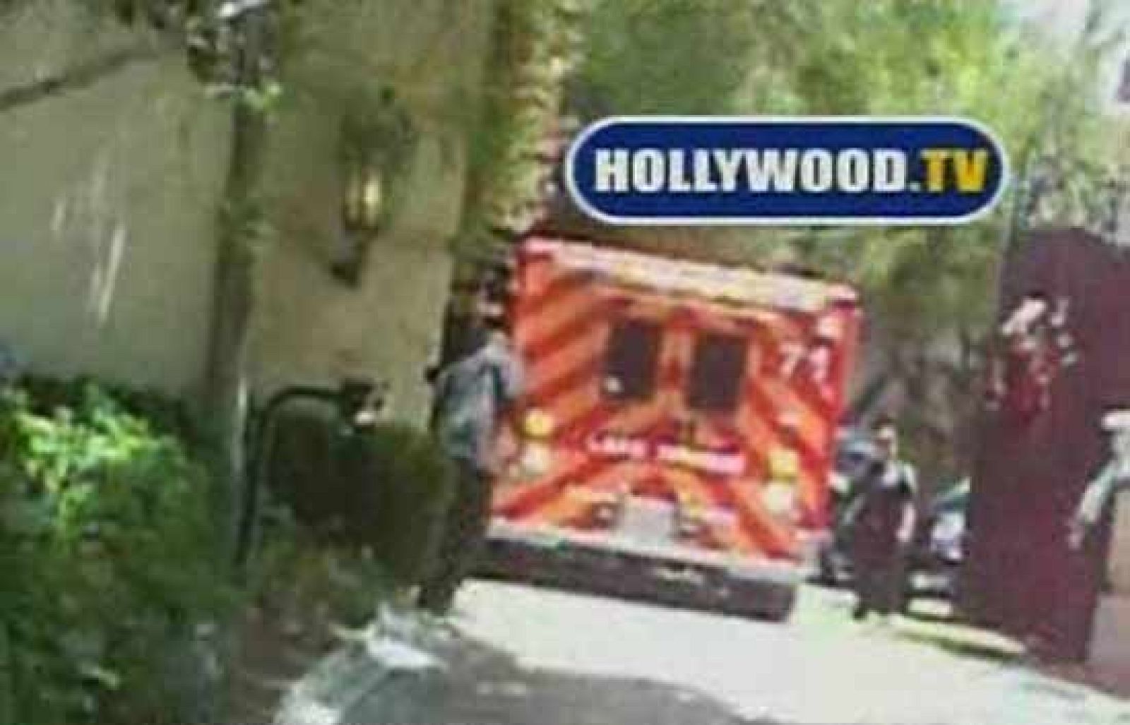 Jackson abandona su casa en ambulancia | Ver